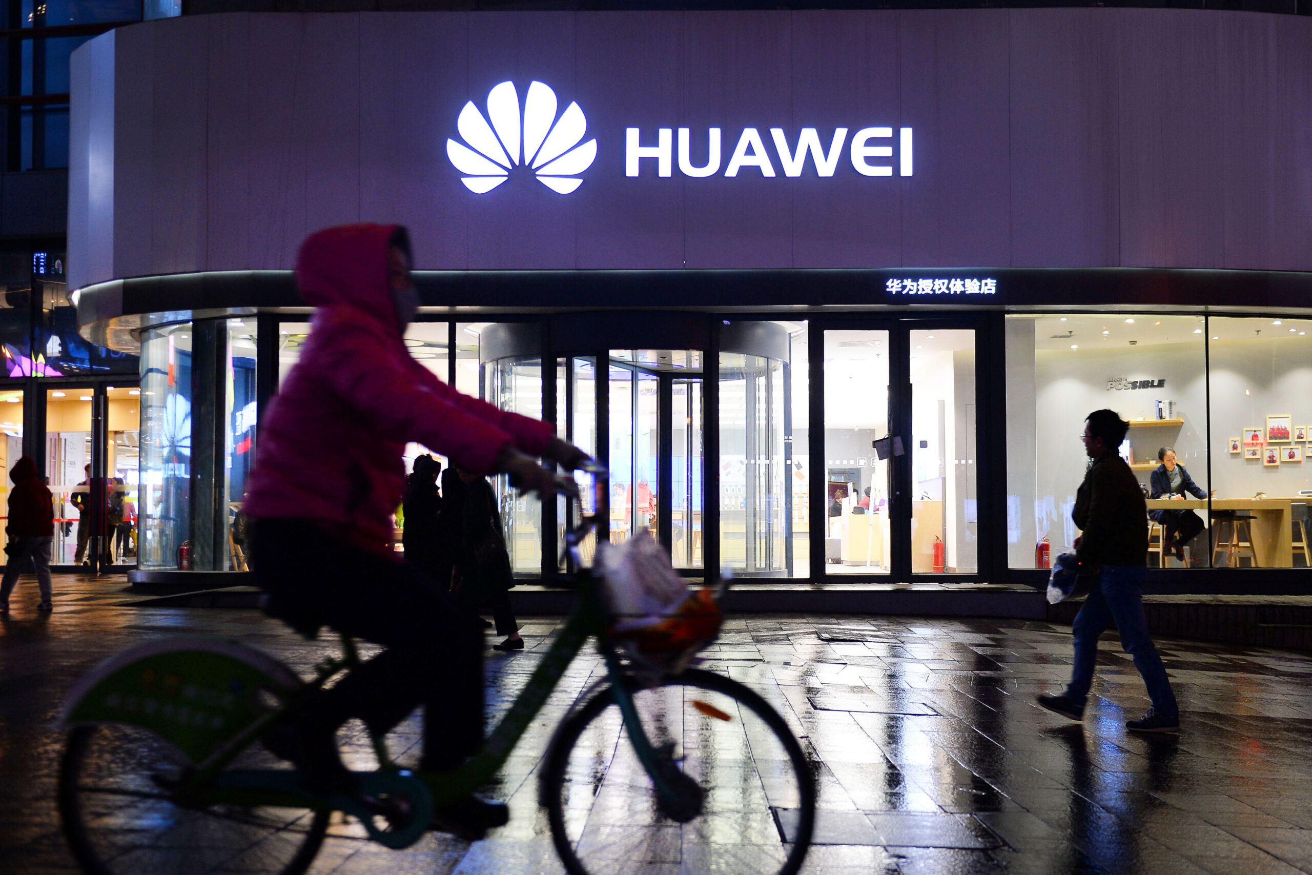 Huawei denies collaboration with Chinese military