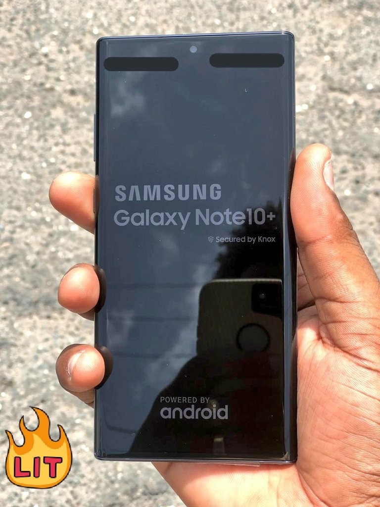 Leaker Takes a Photo of the Samsung Galaxy Note 10+ with a 2019 iPhone XR