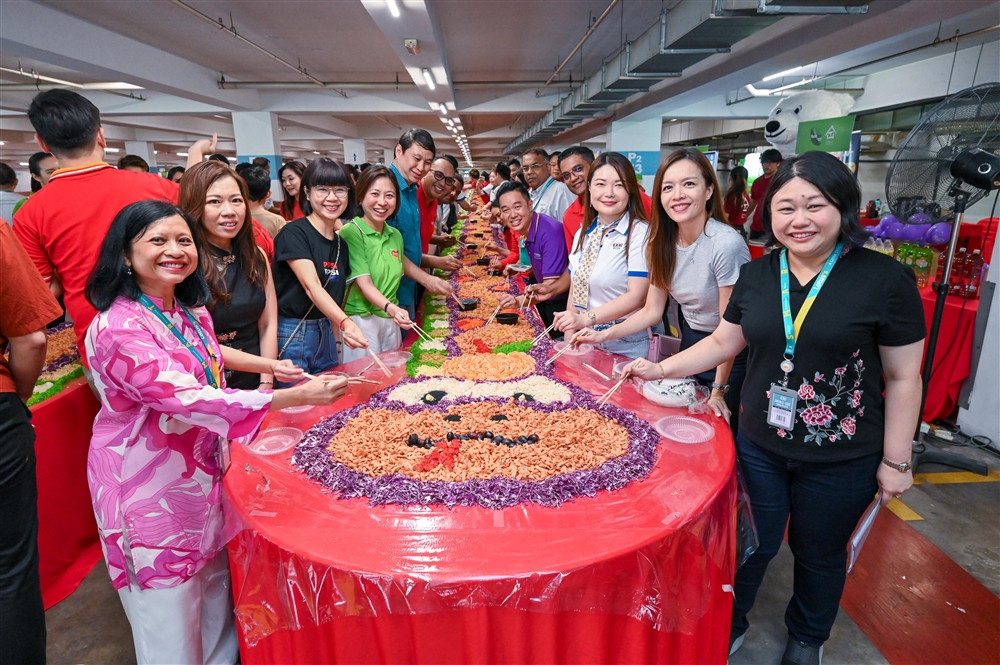 Lotus’s Malaysia Breaks Record with Longest Yee Sang Celebration